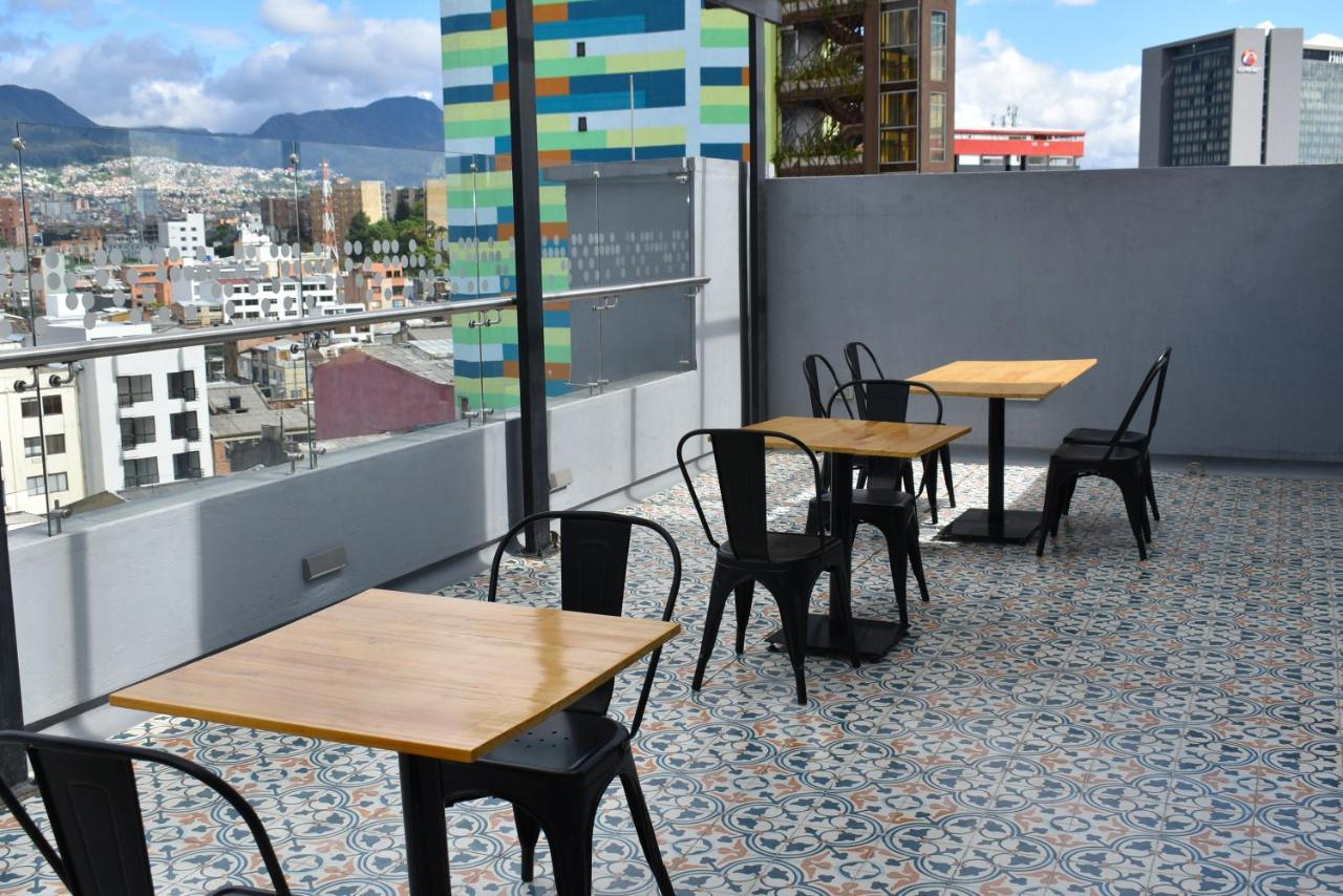 Em Hotel Corferias Embajada Americana Bogota Bagian luar foto