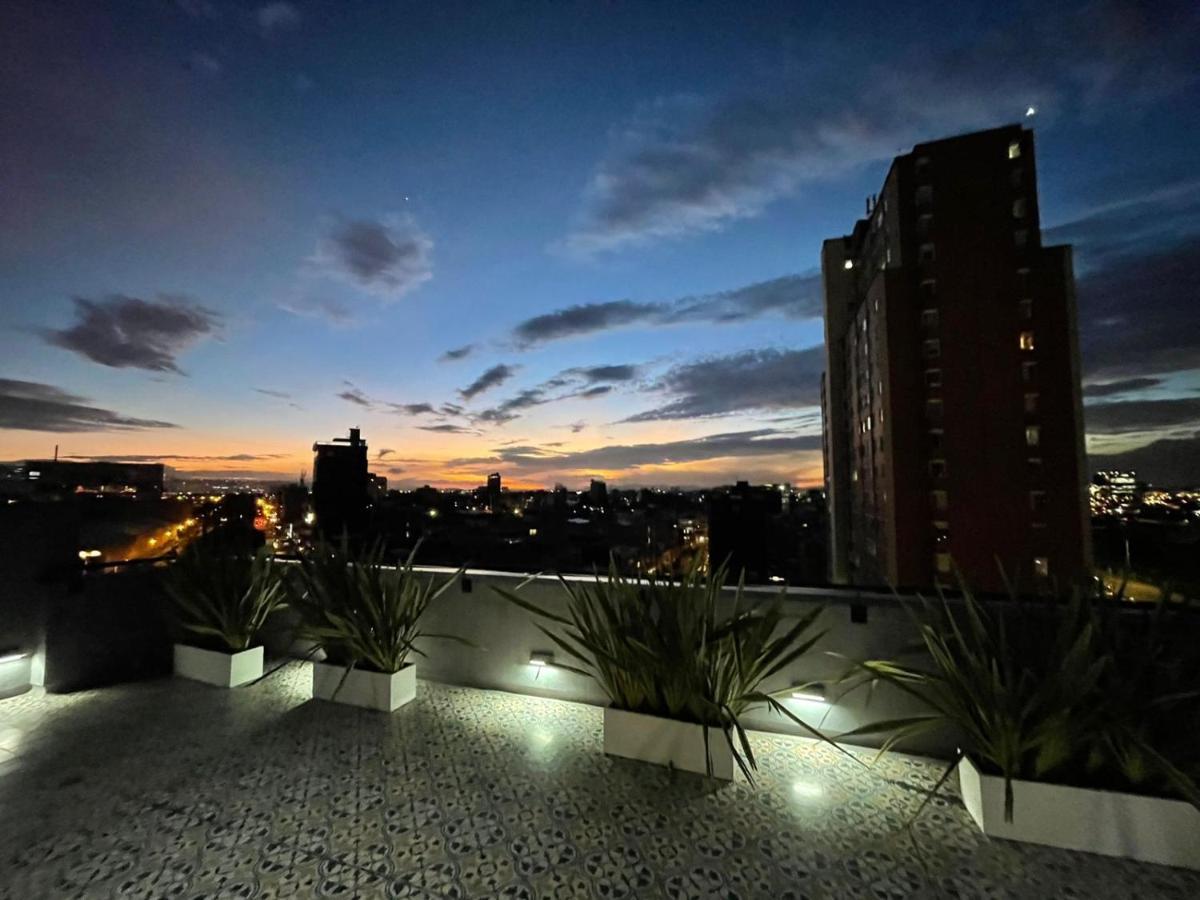Em Hotel Corferias Embajada Americana Bogota Bagian luar foto