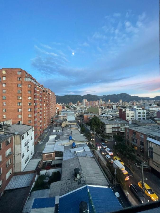 Em Hotel Corferias Embajada Americana Bogota Bagian luar foto