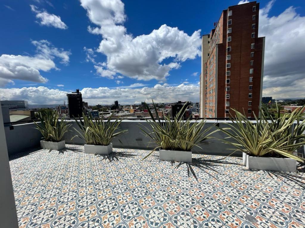 Em Hotel Corferias Embajada Americana Bogota Bagian luar foto